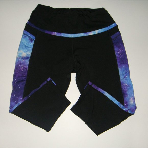 Two Pairs Cropped Yoga Pants - Picture 5 of 5